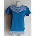 Camiseta con bordado azul de Lili Dudu