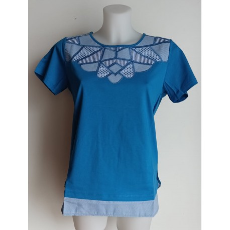 Camiseta con bordado azul de Lili Dudu