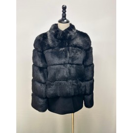Chaqueton de pelo negro, de Estefania Rodriguez