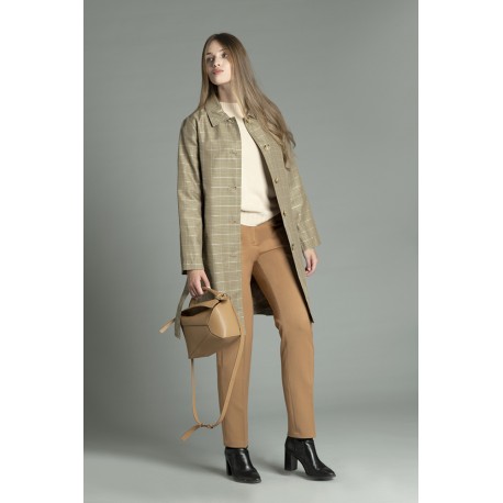 Gabardina tipo trench de cuello cerrado en príncipe de Gales. mujer estefania rodriguez