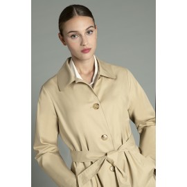 Gabardina tipo trench lisa de Estefania Rodriguez