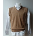 CHALECO LISO CERRADO CUELLO PICO CORTO, CAMEL