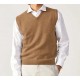 CHALECO LISO CERRADO CUELLO PICO CORTO, CAMEL