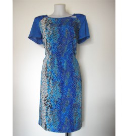 VESTIDO ESTAMPADO EN AZUL